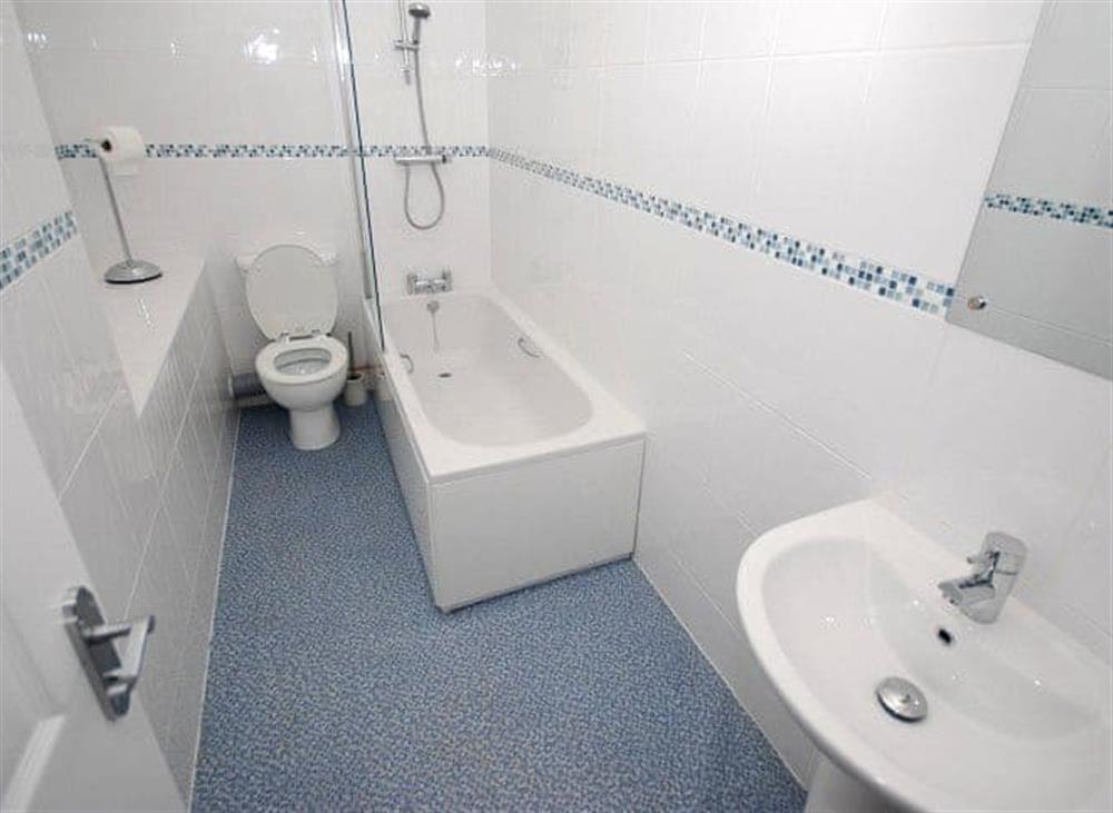 Generous sized  bathroom at Sunny Beach Apartment in Shanklin, Isle of Wight